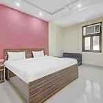 Hotel O Dg Dwarka Mor Near Dwarka Mor Metro Station